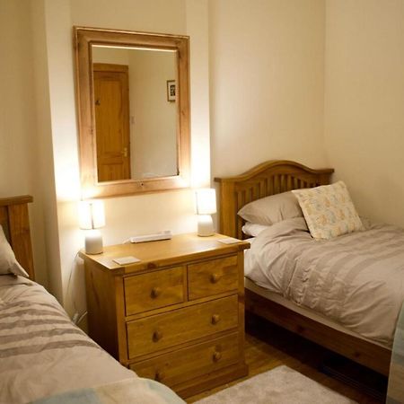 Newly Refurbed Home With Free Parking EDI Exteriér fotografie