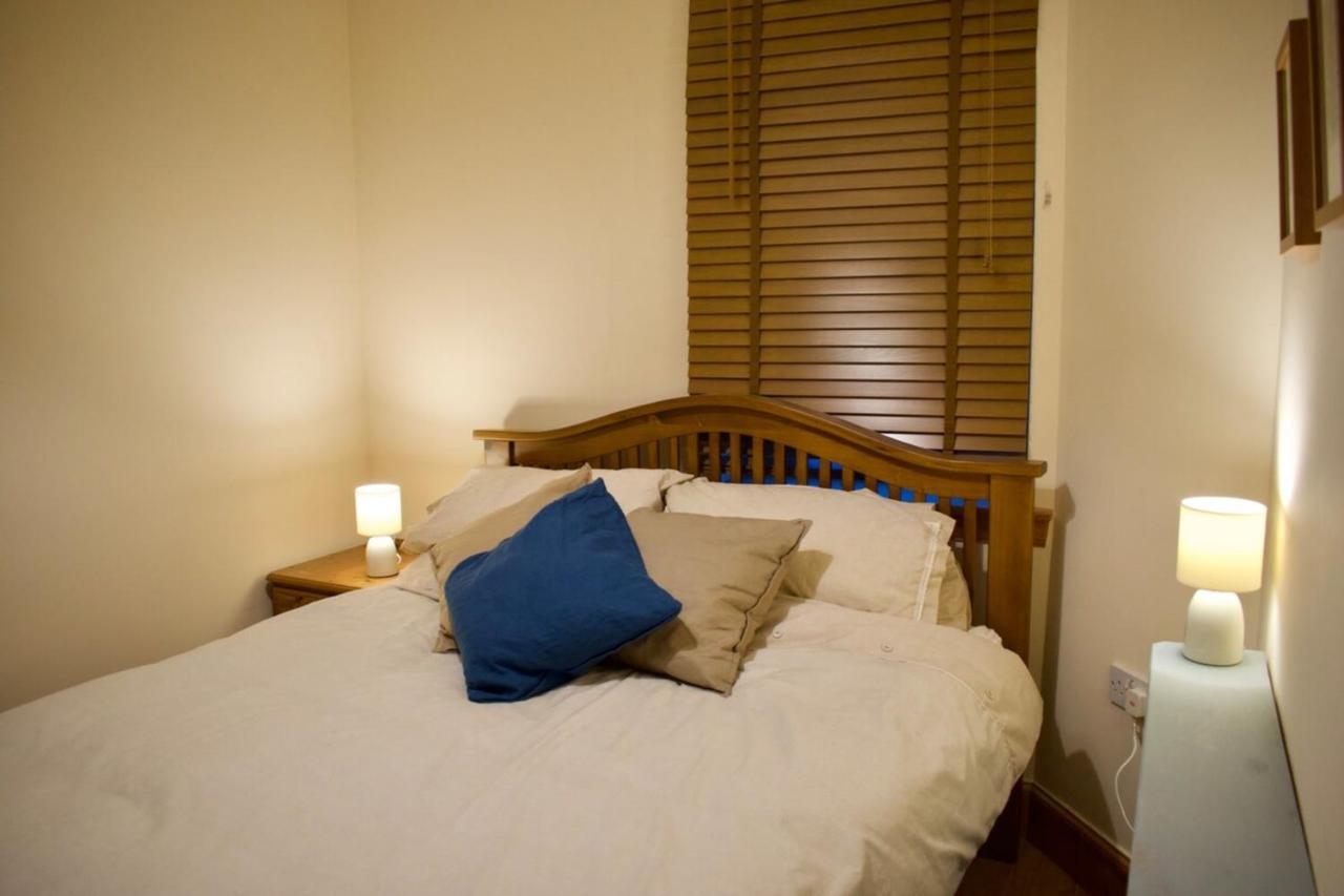Newly Refurbed Home With Free Parking EDI Exteriér fotografie